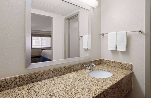 Tonawanda Hotel | Days Inn by Wyndham Tonawanda/Buffalo