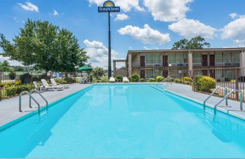 Hurricane Mills Hotel | Days Inn by Wyndham Hurricane Mills