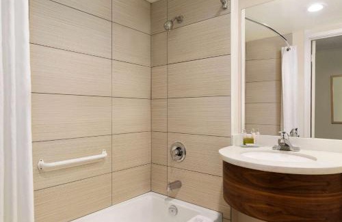 Sidney Hotel | Days Inn by Wyndham Victoria Airport Sidney