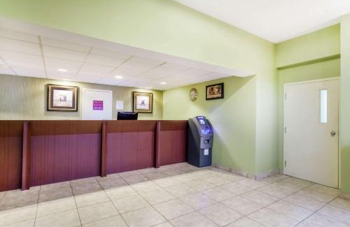 Windsor Locks Hotel | Days Inn by Wyndham Windsor Locks/Bradley Intl Airport