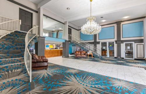Hollins Hotel | Days Inn I81 double bed room