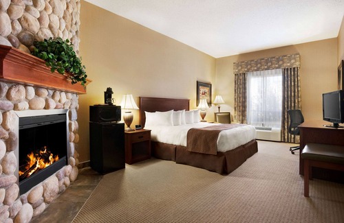 Strathmore Hotel | Days Inn & Suites by Wyndham Strathmore