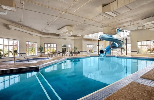 Strathmore Hotel | Days Inn & Suites by Wyndham Strathmore