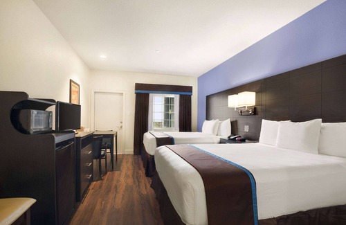 Galveston Hotel | Days Inn & Suites by Wyndham Galveston West/Seawall