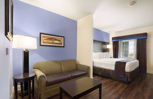 Galveston Hotel | Days Inn & Suites by Wyndham Galveston West/Seawall