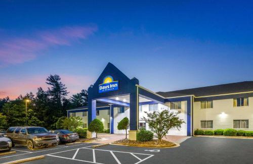 Siler City Hotel | Days Inn & Suites by Wyndham Siler City