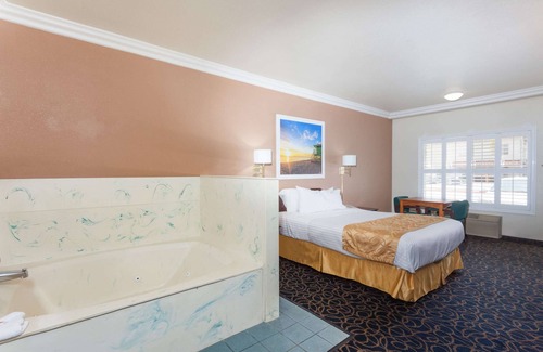 South Gate Hotel | Days Inn & Suites by Wyndham South Gate