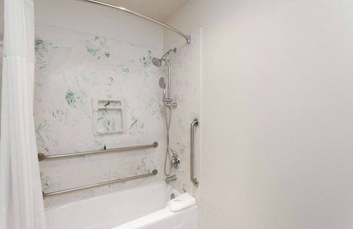 South Gate Hotel | Days Inn & Suites by Wyndham South Gate