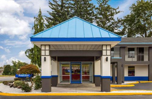 Colonie Hotel | Days Inn & Suites by Wyndham Albany