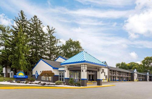 Colonie Hotel | Days Inn & Suites by Wyndham Albany