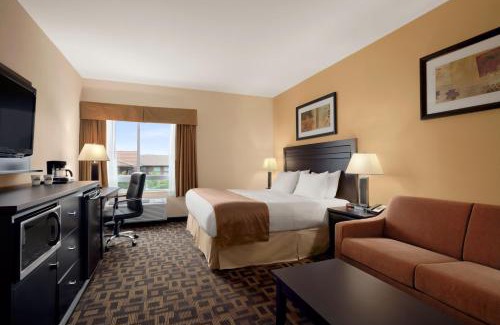 Winnipeg Hotel | Days Inn & Suites by Wyndham Winnipeg Airport Manitoba