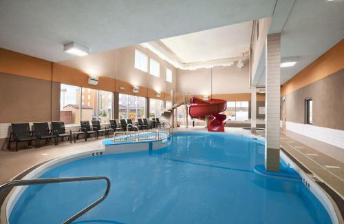 Winnipeg Hotel | Days Inn & Suites by Wyndham Winnipeg Airport Manitoba