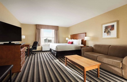 Leduc Hotel | Days Inn & Suites by Wyndham Edmonton Airport