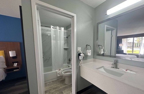 Jennings Hotel | Days Inn & Suites by Wyndham Jennings