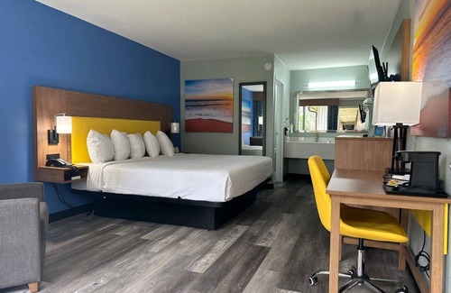 Jennings Hotel | Days Inn & Suites by Wyndham Jennings