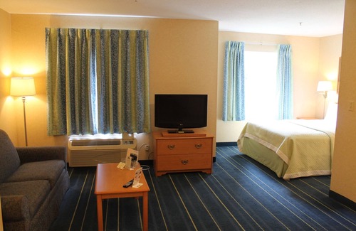Bridgeport Hotel | Days Inn & Suites by Wyndham Bridgeport - Clarksburg