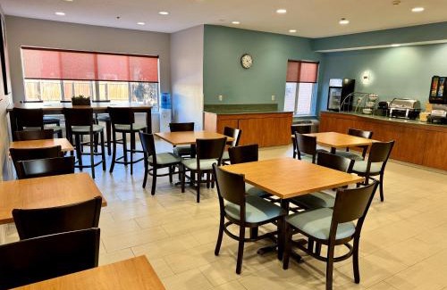 Monona Hotel | Days Inn & Suites by Wyndham Madison