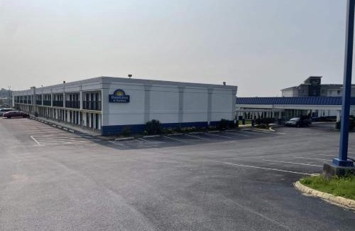 York Hotel | Days Inn & Suites by Wyndham York