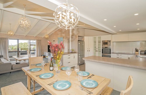 Cooks Beach House | Daze Away - Cooks Beach Holiday Home