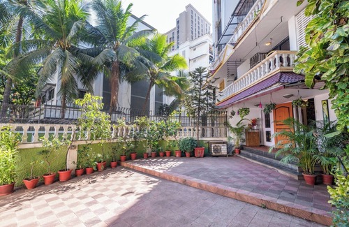 Malad East House | Dazzling 4 BHK bunglow near Film City Goregaon