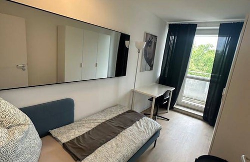 Aubing-Sud Resort | 80 m² Private room ∙ 1 bedroom ∙ 1 guest