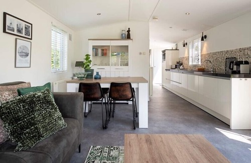 Goedereede Ski Chalet | De Goede Ree 20 comfortable chalet near the North Sea