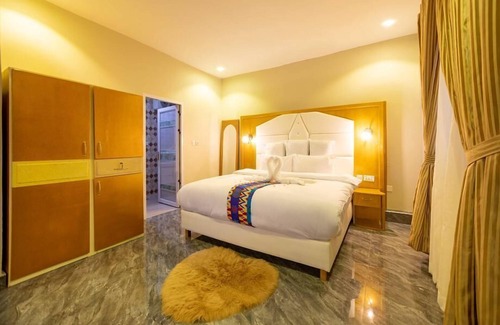 Tarkwa Hotel | De-Kings Hotel