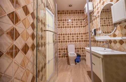 Tarkwa Hotel | De-Kings Hotel