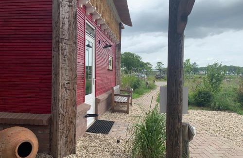 Ammerzoden Bed & Breakfast | De Rooie Hooimijt