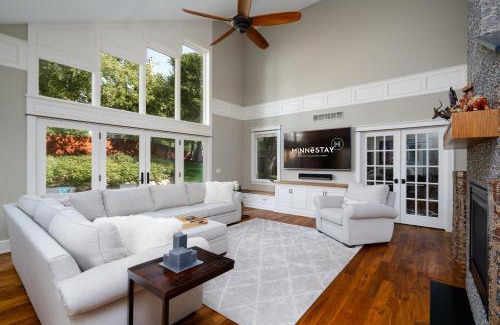 Cedar-Isles-Dean Villa | Dean Parkway Estate