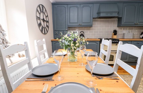 Staindrop Cottage | DEANERY VIEW, pet friendly, with a garden in Staindrop