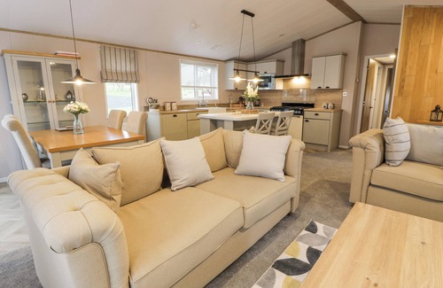 Balminnoch Cottage | DEBONAIR LODGE, with a garden in Glenluce