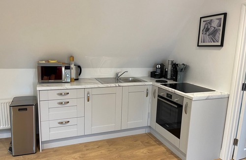 Howlett End Cottage | Debussys Guest House - 2 bed and 2 bathroom, near Saffron Walden