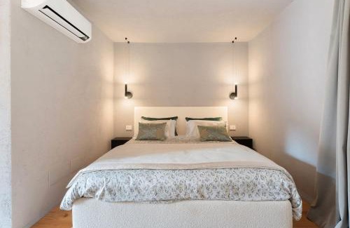Borgomanero House | Decanter House