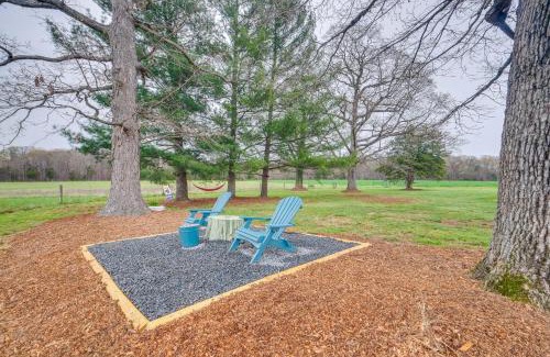 Bealeton House | Deck and Pastoral Views! Bealeton Farmhouse Escape