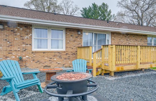 Bealeton House | Deck and Pasture Views! Bealeton Farmhouse Escape