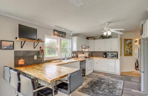 Fairview House | Deck and Views Secluded Retreat in Fairview!