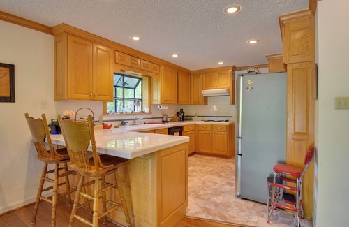 Jones Mills House | Deck, Dock & Resort Amenities: Home in Hot Springs