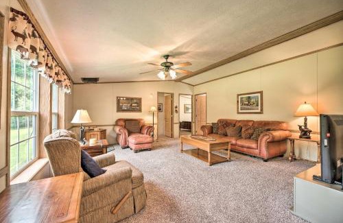 Benezette House | Deck, Fire Pit and Yard Mountain Escape!