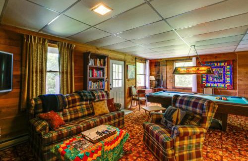 Zionville House | Deck, Fire Pit, Games Family Escape Near Boone