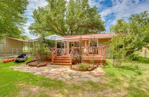 Tool House | Deck, Grill and Fire Pit Waterfront Texas Retreat