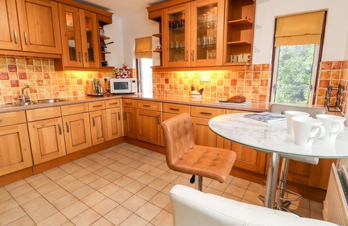 Chester Cottage | DEE HEIGHTS PENTHOUSE, family friendly in Chester
