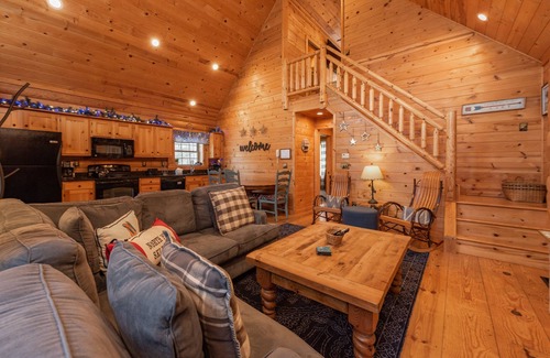Thayerville Cabin | Deep Creek Gem w/Indoor Hot Tub