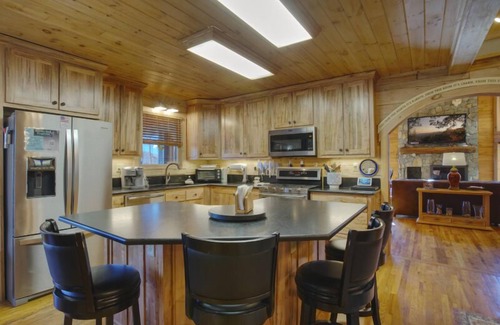 Boone Cabin | Deer View Lodge 5BR/4.5BA Upscale Mountain Lodge