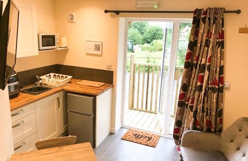 Blakeney Apartment | Deers Leap, A modern new personal double bedroom holiday let in The Forest Of Dean