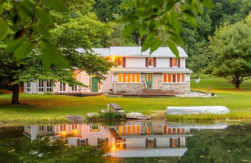 Orrtanna House | Deerwood Estates ~ 2 Homes, Sleeps 24, Perfect for Families, POND