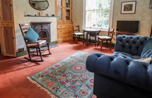 Holt Cottage | DEESIDE FARM COTTAGE, romantic, character holiday cottage in Farndon