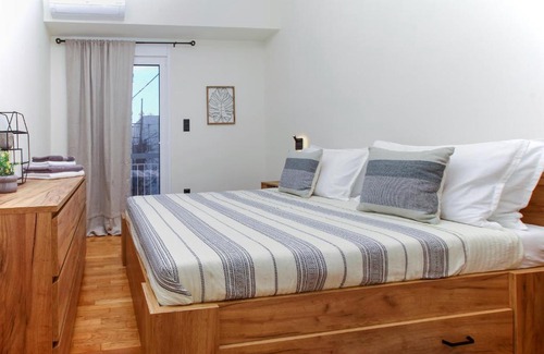 Mets Apartment | Defner Tzo's Modern Apartment
