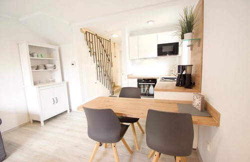 Norddeich Apartment | DeichGlück - Central location, maritime furnished apartment for max. 3 adults & dog
