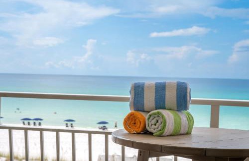 Crystal Beach House | Deja View Beachfront Sunrise Beach Svc Included
